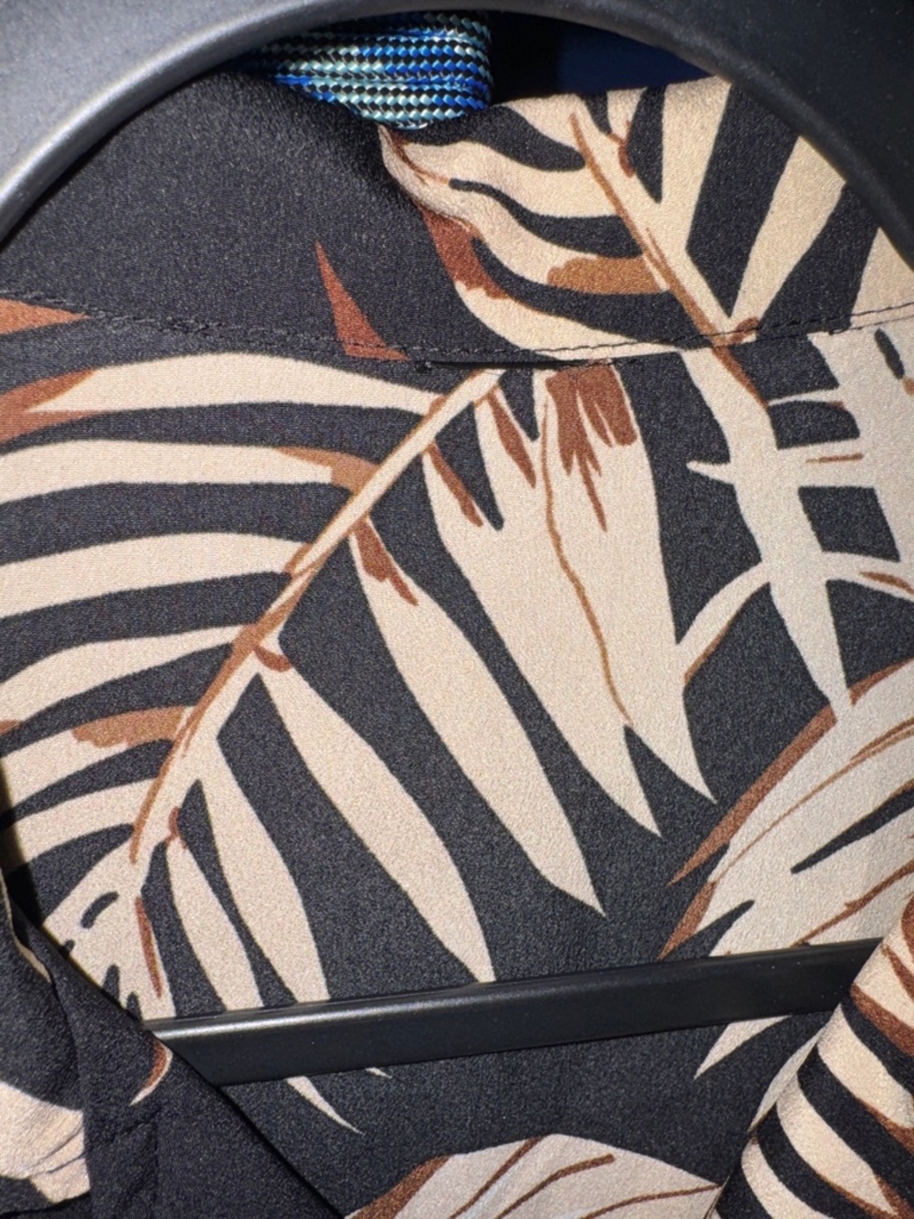 Tropical Leaf Print Button Front Shirt β Size Large - Picture 5 of 12